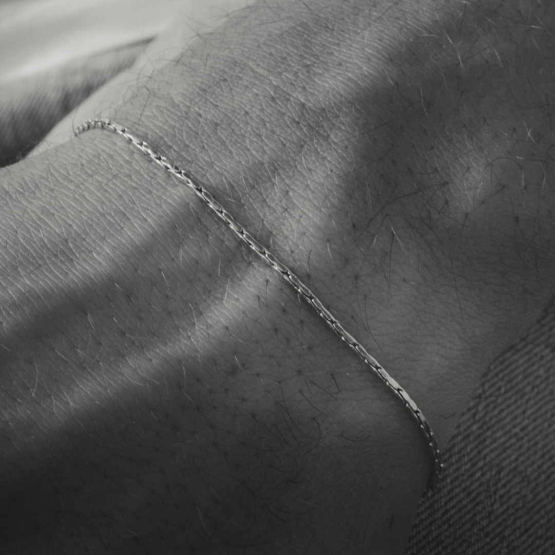 Linear Bracelet 1.3mm (Silver)