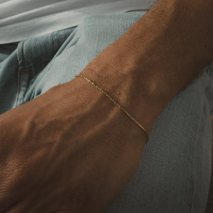 Linear Bracelet 1.3mm (Gold)