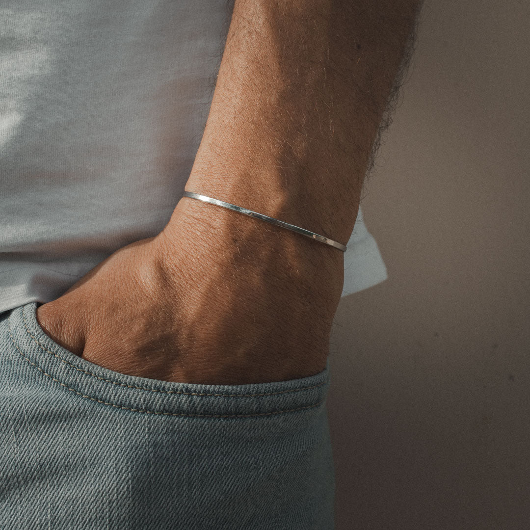 Minimal Cuff Bracelet (Silver)