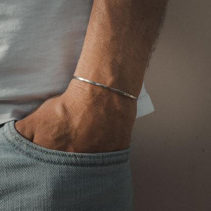 Minimal Cuff Bracelet (Silver)