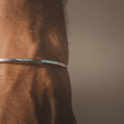 Minimal Cuff Bracelet (Silver)