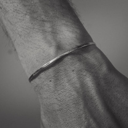 Minimal Cuff Bracelet (Silver)