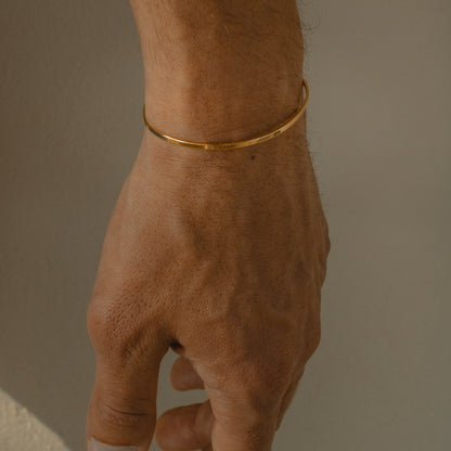 Minimal Cuff Bracelet (Gold)